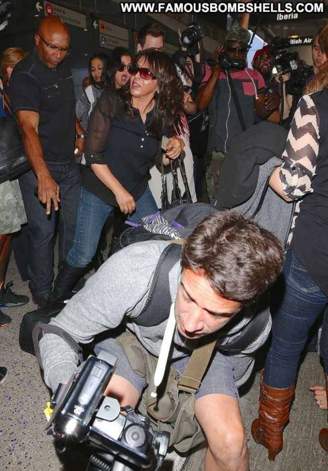 Selena Gomez Lax Airport Posing Hot Babe Lax Airport Beautiful