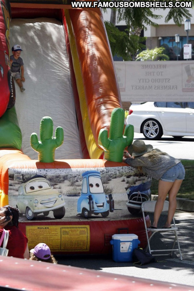 Hilary Duff Farmers Market Farm Paparazzi Shopping Farmer Posing Hot