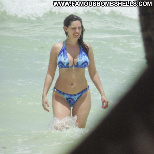 Kelly Brook Beautiful Celebrity Bikini Paparazzi Posing Hot Babe Cute