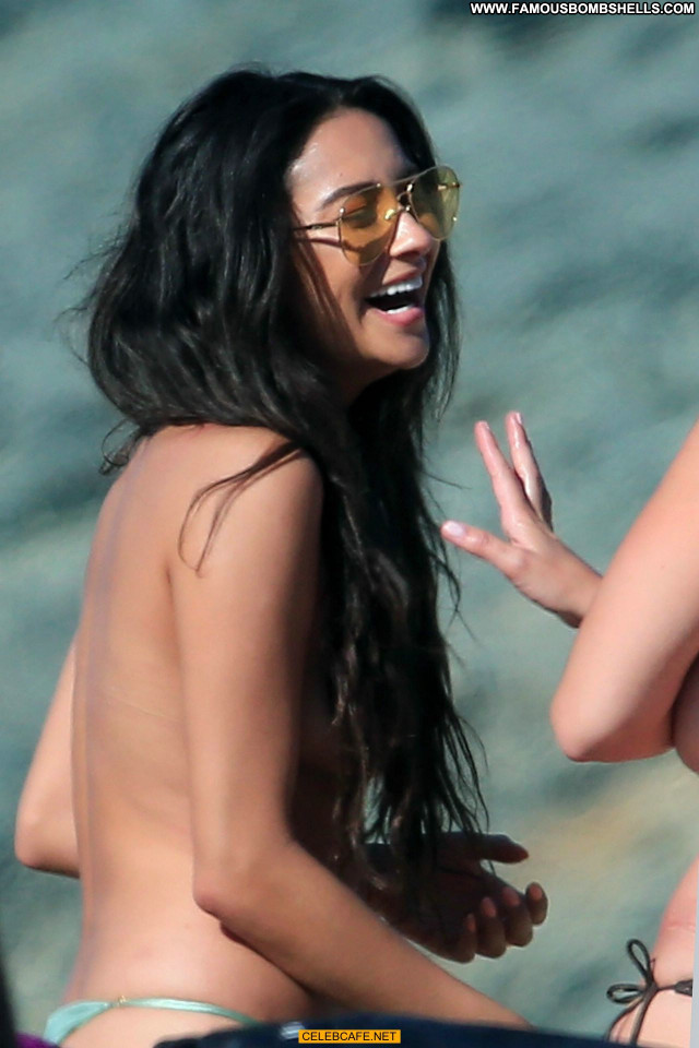 Shay Mitchell Posing Hot Babe Friends Topless Beach Toples