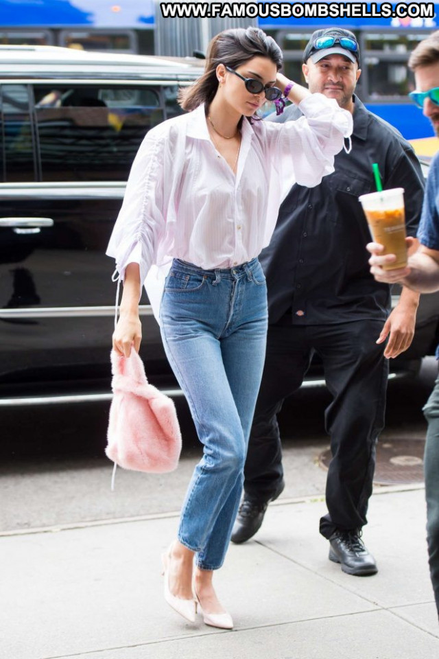 Kendall Jenner No Source Paparazzi Celebrity Babe Posing Hot Jeans