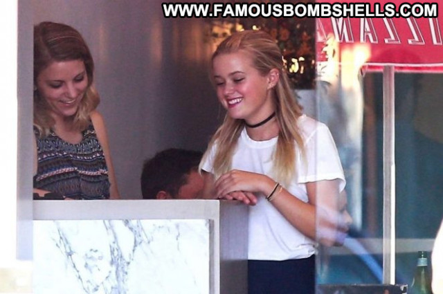 Ava Phillippe Paparazzi Beautiful Babe Celebrity Posing Hot