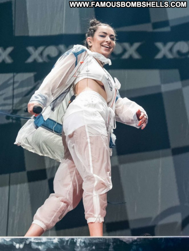 Charli Xcx No Source Paparazzi Celebrity Babe Posing Hot Beautiful