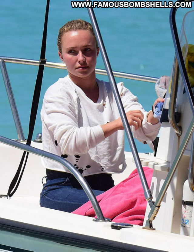 Hayden Panettiere No Source Beautiful Celebrity Babe Bar Boat