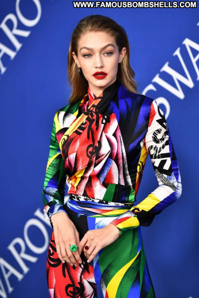 Gigi Hadid No Source Beautiful Celebrity Awards Babe Paparazzi Posing