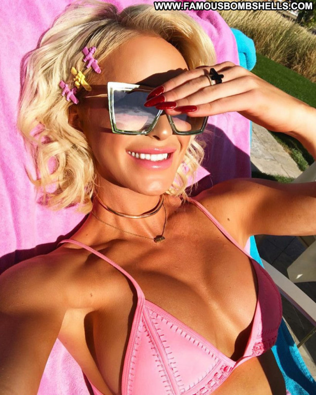 Gigi Gorgeous A Day Park Beautiful Xxx Legs Babe Porn Videos Toples