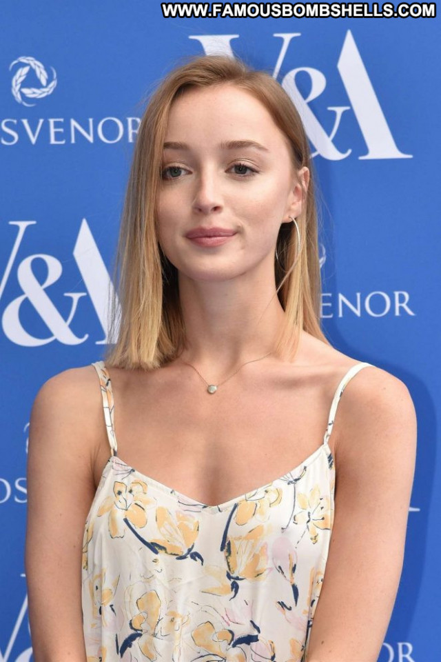 Phoebe Dynevor No Source Party Posing Hot Beautiful Paparazzi Summer