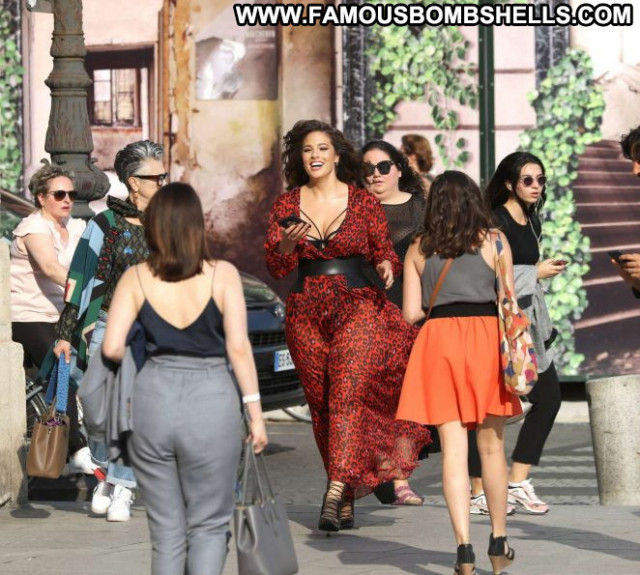 Ashley Graham No Source Paparazzi Posing Hot Beautiful Paris Babe