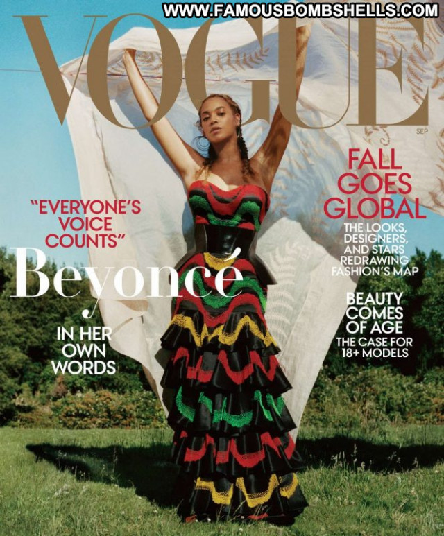 Vogue Vogue Magazine Posing Hot Babe Celebrity Magazine Beautiful