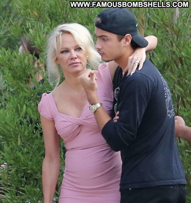 Pamela Anderson No Source Mali Celebrity Club Posing Hot Paparazzi