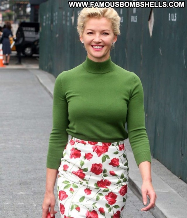 Gretchen Mol Fashion Show Celebrity Fashion Posing Hot Beautiful Babe