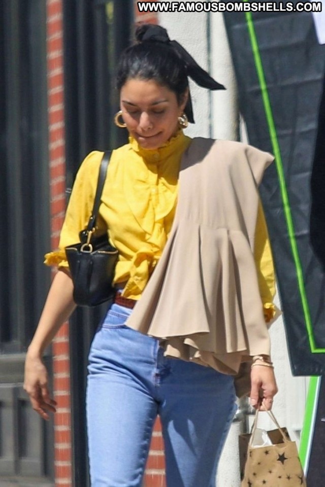 Vanessa Hudgens No Source  Paparazzi Posing Hot Babe Beautiful