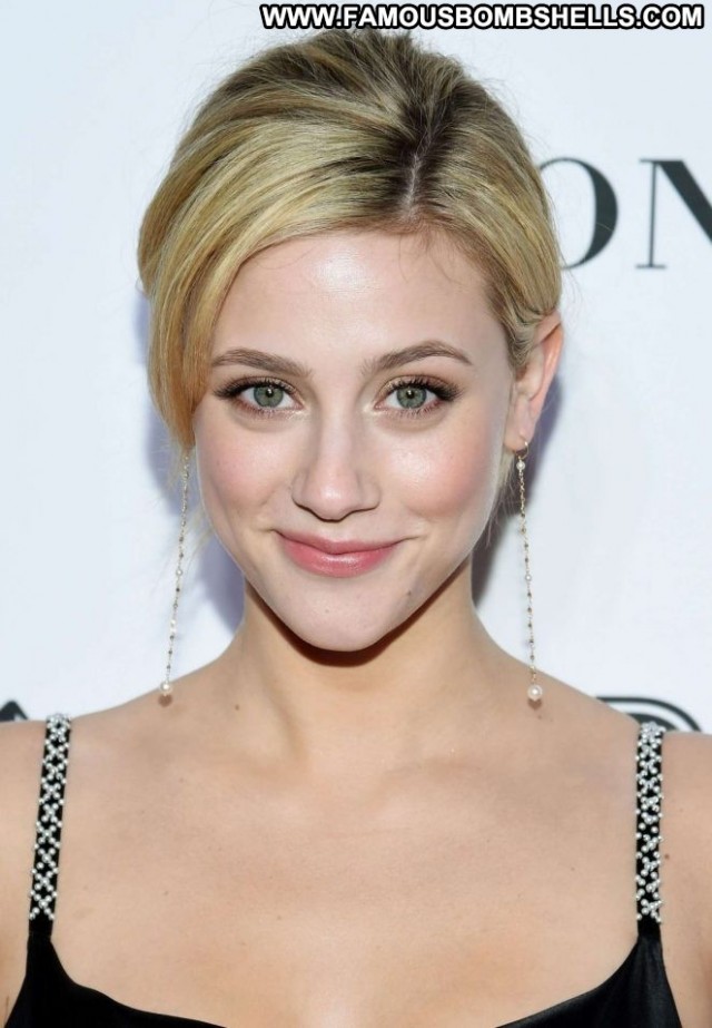 Lili Reinhart Glamour Women Glamour Posing Hot Awards Beautiful