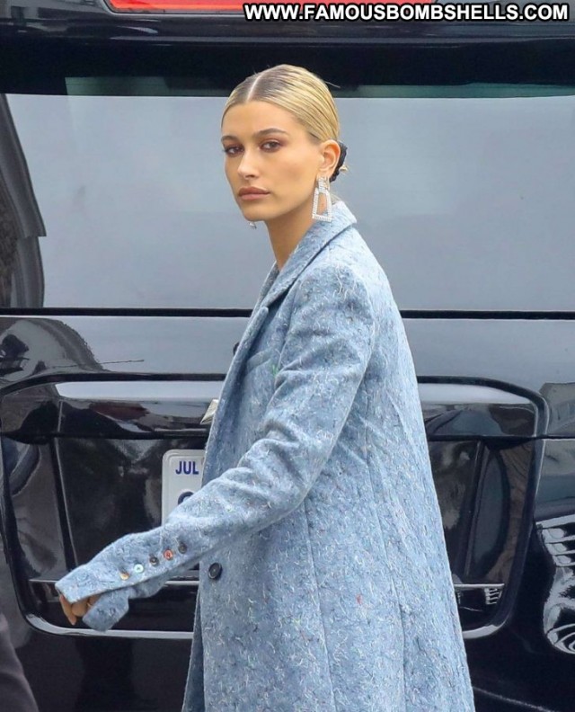 Hailey Baldwin No Source Orange Beautiful Paparazzi Babe Posing Hot