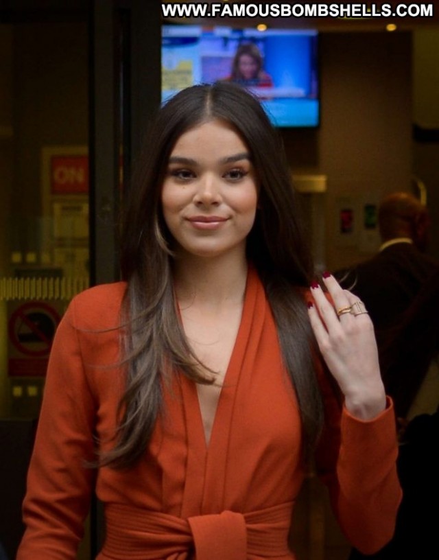 Hailee Steinfeld No Source Babe London Celebrity Posing Hot Beautiful