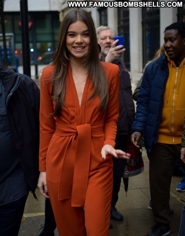 Hailee Steinfeld No Source Celebrity London Paparazzi Babe Posing Hot