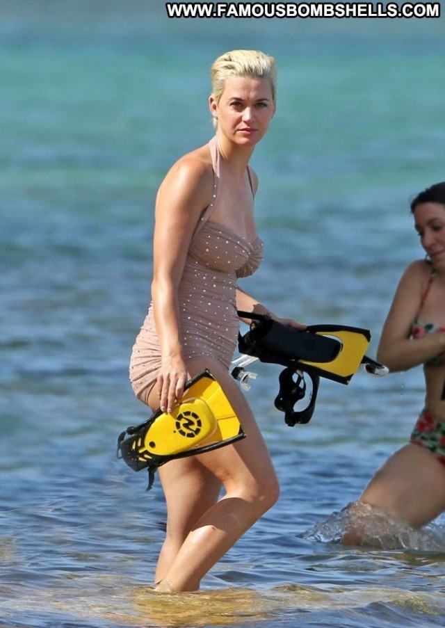 Katy Perry Paparazzi Babe Beautiful Posing Hot Hawaii