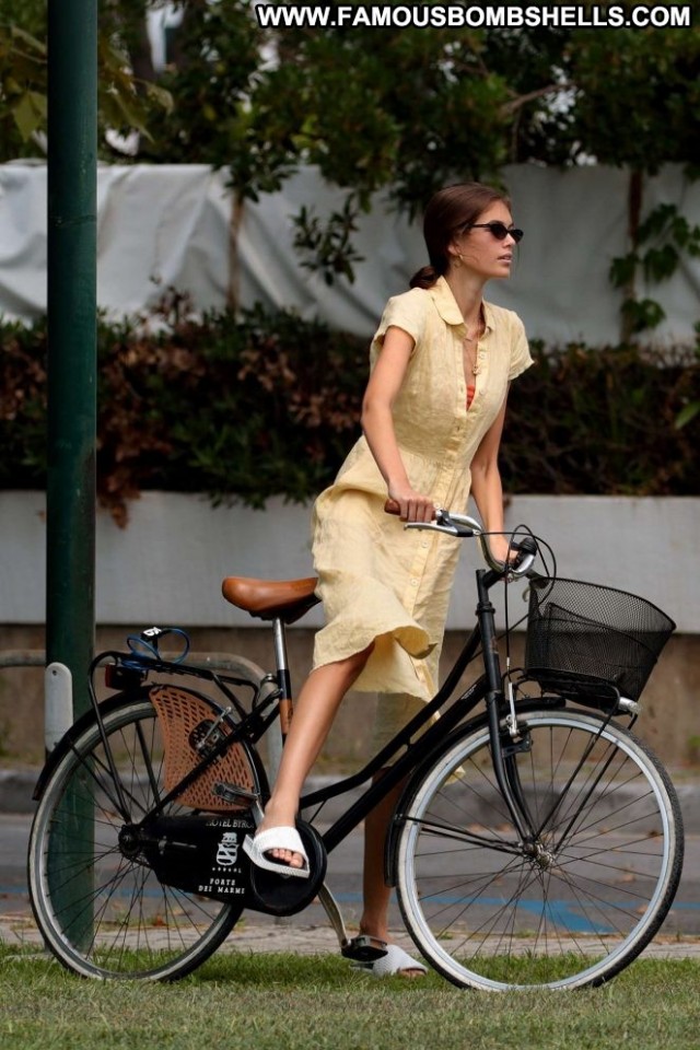 Kaia Gerber No Source Posing Hot Beautiful Summer Paparazzi Celebrity