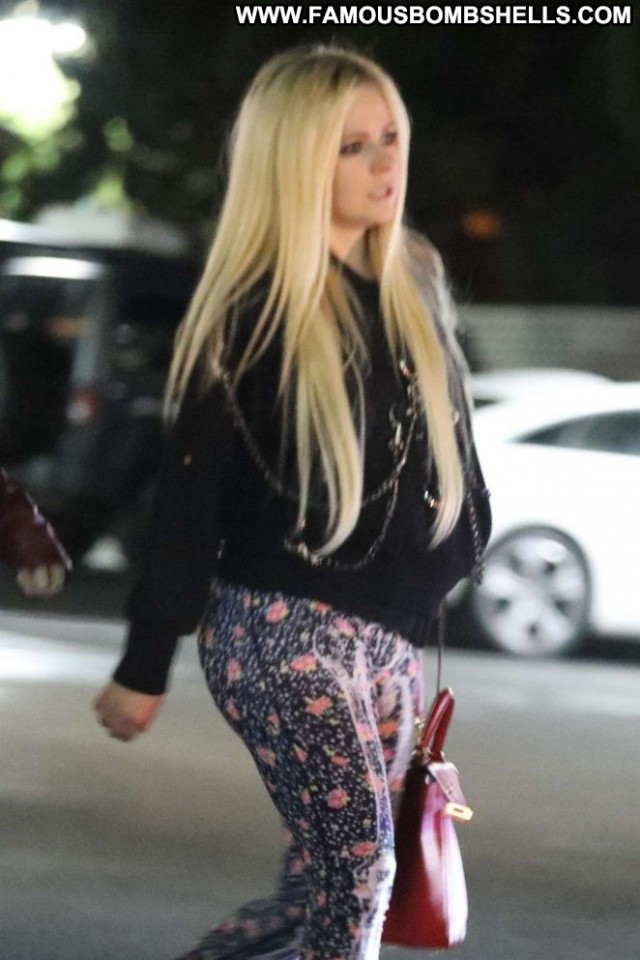 Avril Lavigne Los Angeles Paparazzi Celebrity Posing Hot Beautiful
