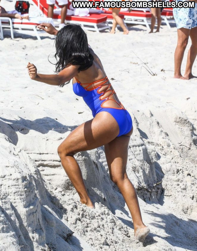 Claudia Jordan The Beach Babe Posing Hot Jordan Paparazzi Beautiful