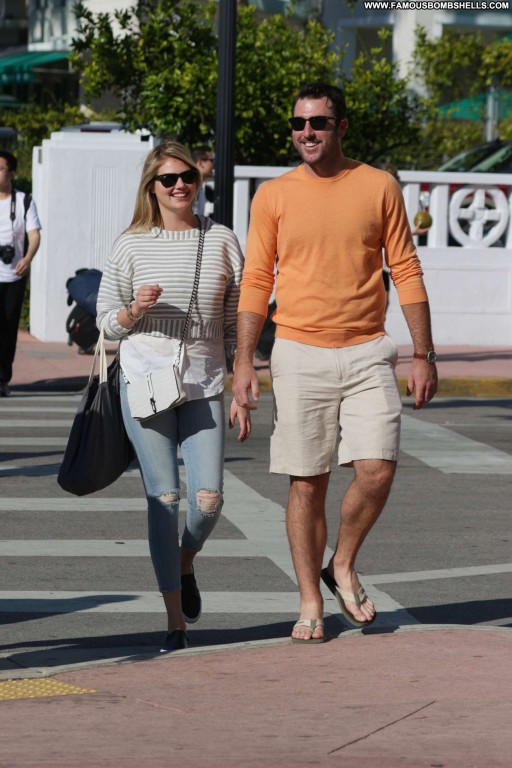 Kate Upton Posing Hot Beautiful Babe Paparazzi Straight Celebrity