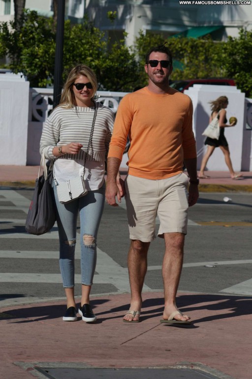 Kate Upton Posing Hot Beautiful Babe Paparazzi Straight Celebrity