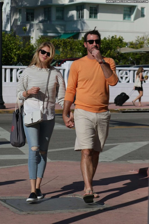 Kate Upton Posing Hot Beautiful Babe Paparazzi Straight Celebrity