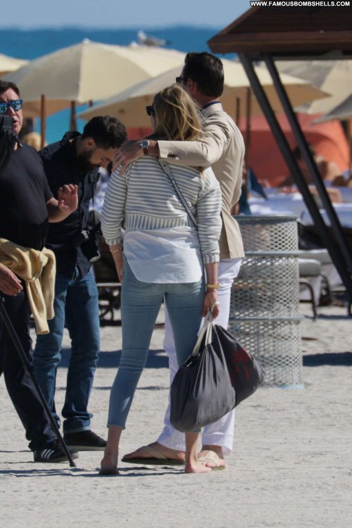 Kate Upton Posing Hot Beautiful Babe Paparazzi Straight Celebrity