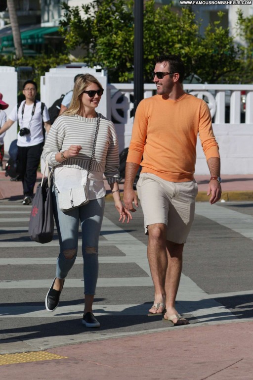 Kate Upton Posing Hot Beautiful Babe Paparazzi Straight Celebrity