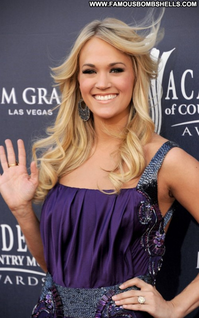 Carrie Underwood No Source Posing Hot Celebrity Babe Paparazzi