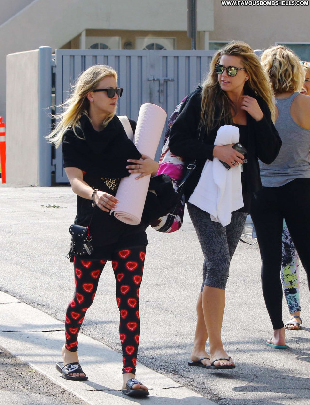 Kaley Cuoco Studio City Yoga Posing Hot Paparazzi Beautiful Babe