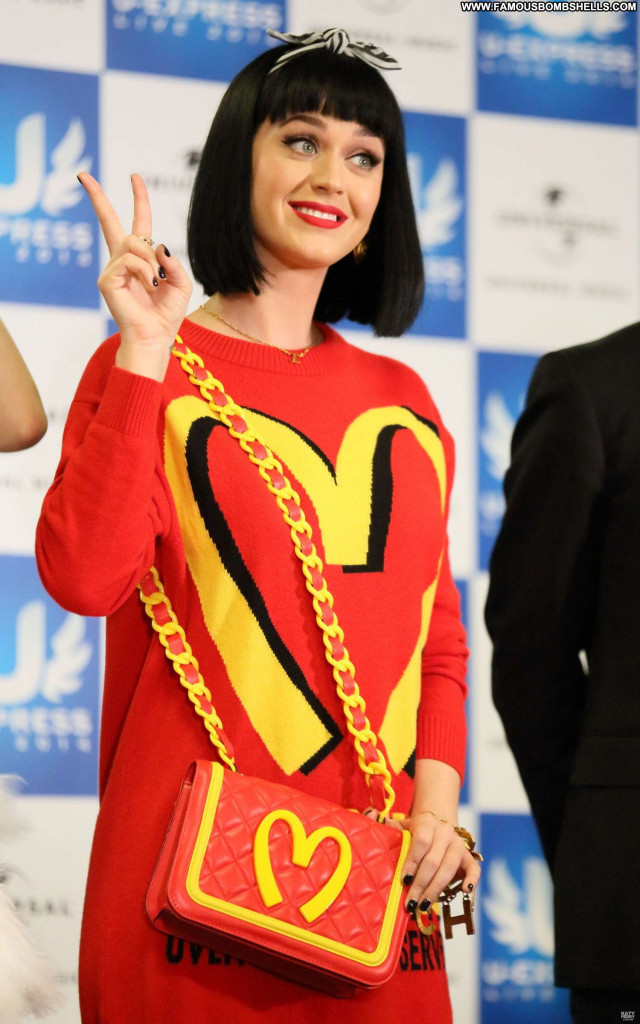 Katy Perry Beautiful Live Babe Paparazzi Japan Posing Hot
