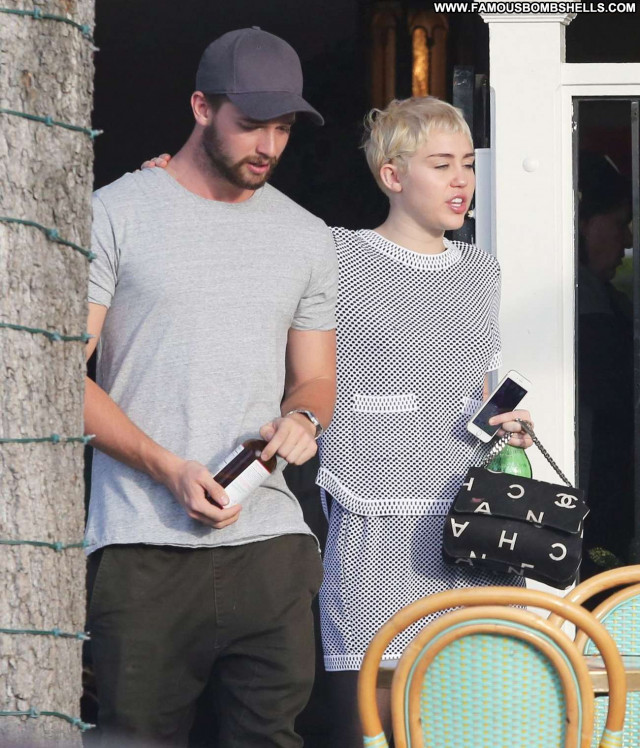 Miley Cyrus Los Angeles Celebrity Restaurant Beautiful Paparazzi