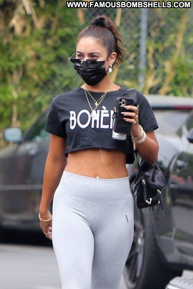 Sarah Hyland Modern Family  Babe Posing Hot Beautiful Paparazzi