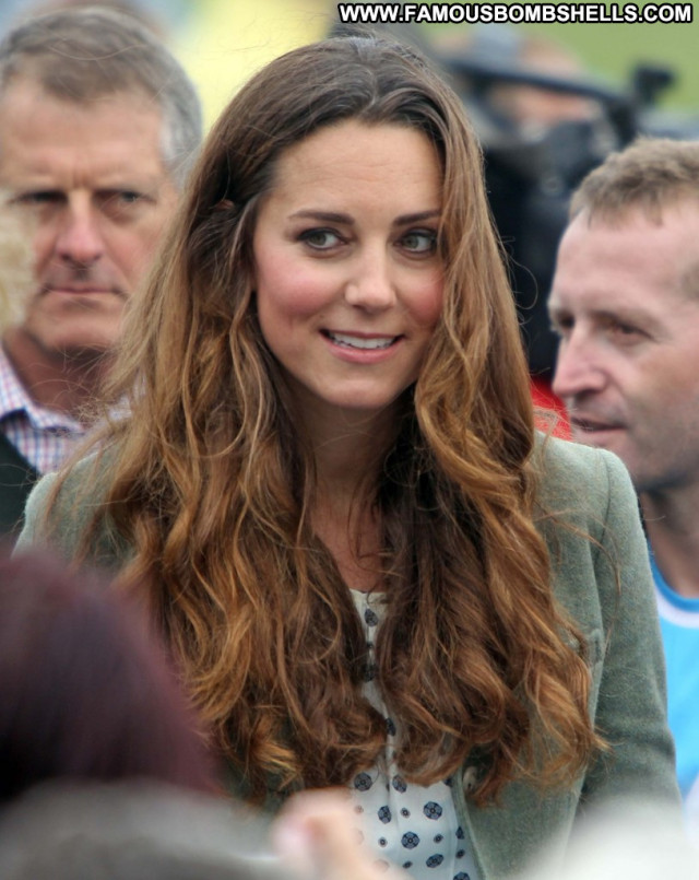 Kate Middleton The Ring  Celebrity Posing Hot Beautiful Paparazzi Babe