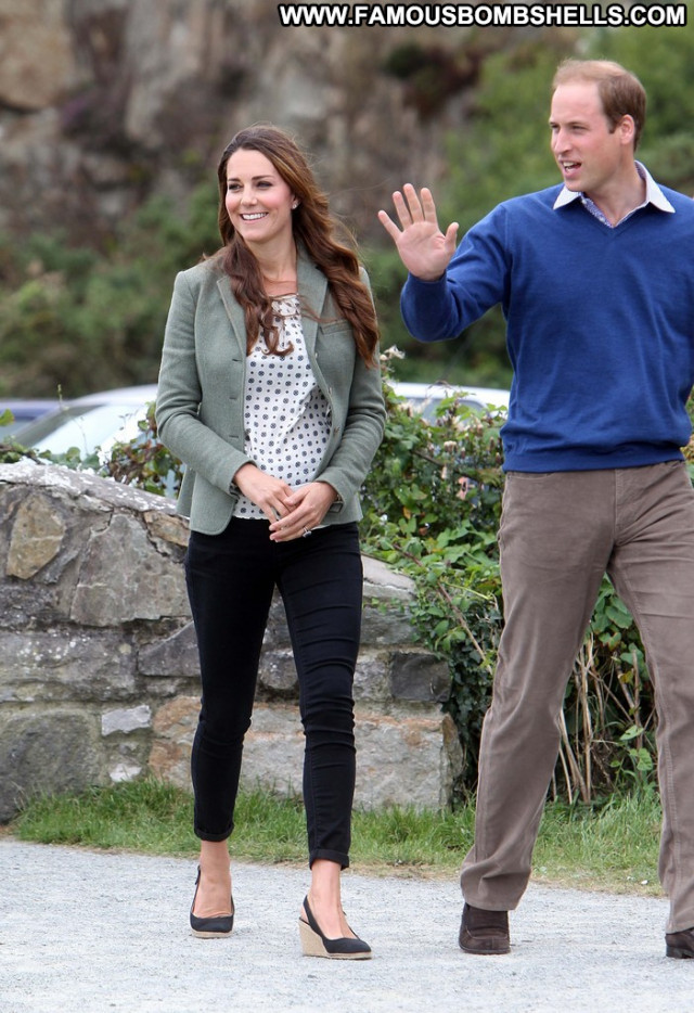 Kate Middleton The Ring Paparazzi Posing Hot Beautiful Celebrity Babe