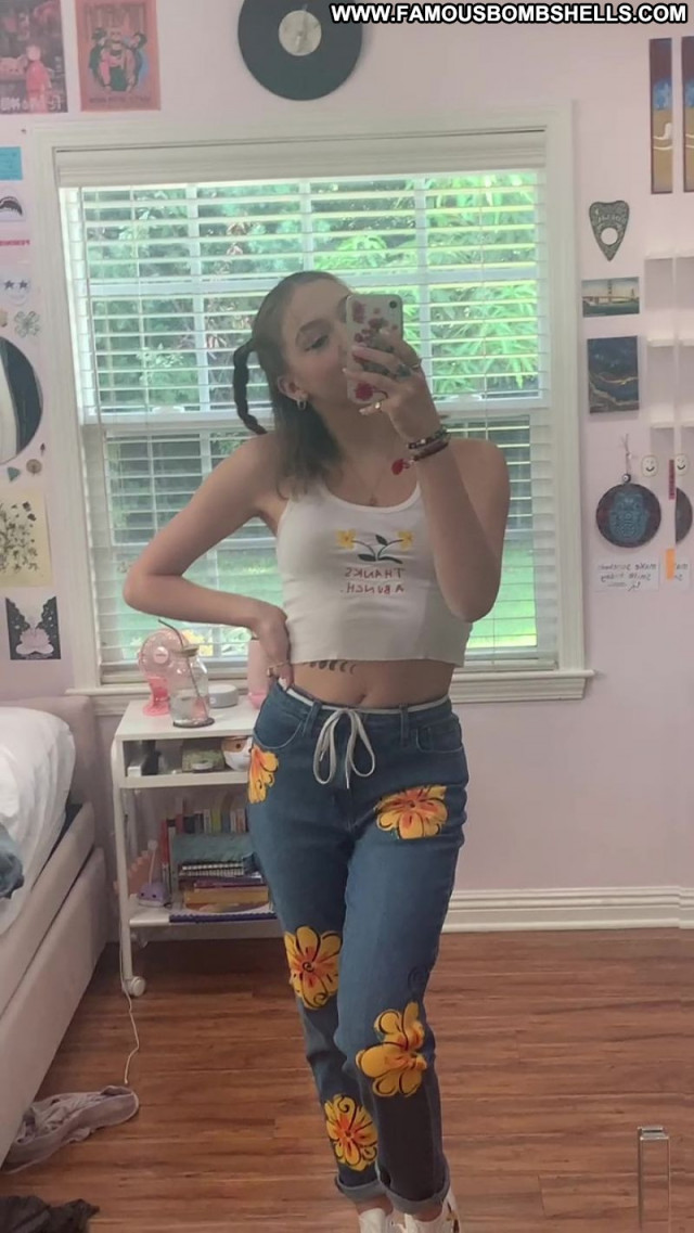 Jayden Bartels No Source Babe Beautiful Posing Hot Celebrity Sexy