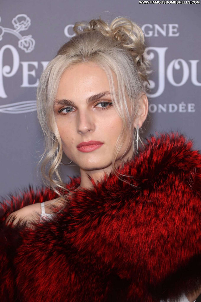 Andreja Pejic New York Posing Hot Beautiful Paparazzi Celebrity Babe