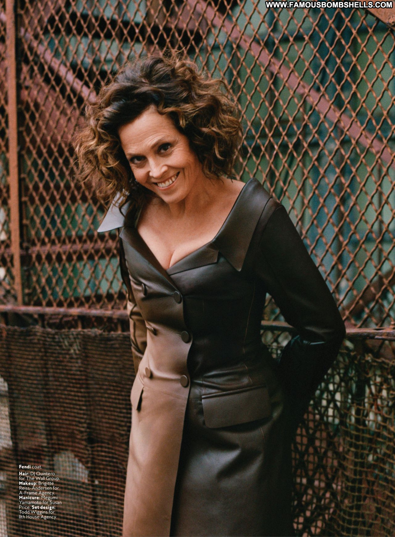 Sexy sigourney weaver