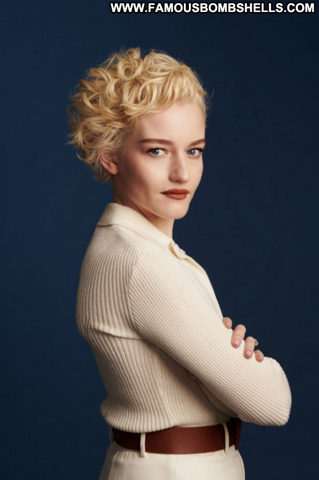 Hot julia garner Julia Garner